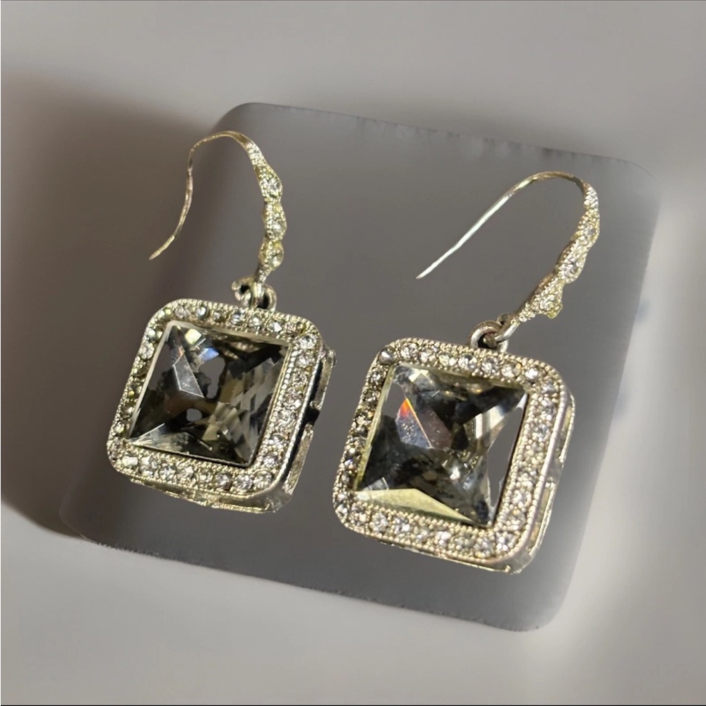 Elegant Silver Square Earrings - Picture 2 of 8